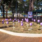 Praça da Matriz se transforma em cemitério e simboliza luta contra o feminicídio