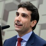 Girão quer Galípolo explicando reuniões de Lula e Vorcaro