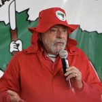 Governo Lula pagou R$250 mil para escola de samba exaltar MST