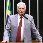 Justiça pune deputado do PT por foto falsa de Bolsonaro