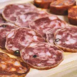 Entre o hábito e o risco: o peso invisível dos embutidos para a saúde