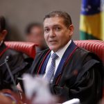 Nunes Marques pede parecer da PGR sobre revisão da condenação de Bolsonaro