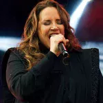 Vídeo: Ana Carolina dá bronca na equipe e interrompe show na Bahia