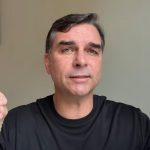 PL denuncia esquema milionário de ataques a Flávio nas redes sociais