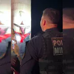 Calcinha, sutiã e mistério: polícia investiga lingeries deixadas em árvores. Veja vídeo