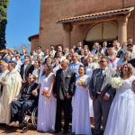 Casamento comunitário reúne 43 histórias de amor em santuário da Capital.