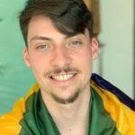 Jair Renan registra candidatura como Jair Bolsonaro e declara R$187 mil