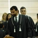 Ex-pedreiro interrompeu os estudos para ajudar a família, voltou à escola aos 24 anos pela EJA, tornou-se agente penitenciário, financiou Direito pelo Fies e chegou à magistratura aos 39 anos, dizendo que usaria o primeiro salário de juiz para quitar 22 parcelas atrasadas