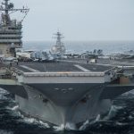 Com 335 metros, mais de 100 mil toneladas e até 5 mil militares a bordo, o USS George Washington segue para o Oriente Médio para substituir o porta-aviões Abraham Lincoln, que já ultrapassou 250 dias de missão