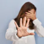 Mulher denuncia o marido com bilhete em prontuário médico: ‘Socorro, não deixa ele entrar’