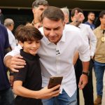 Após errar no 1º turno, Quaest aponta Flávio na frente com 51% a 49% dos votos válidos