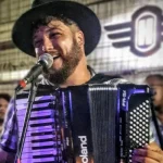 Cantor sertanejo morre aos 38 anos após sofrer infarto em casa